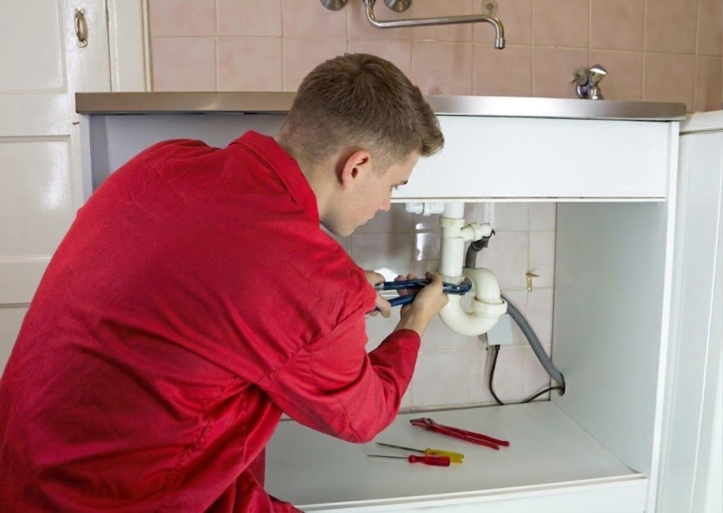 plumbing problems homeowners should never ignore